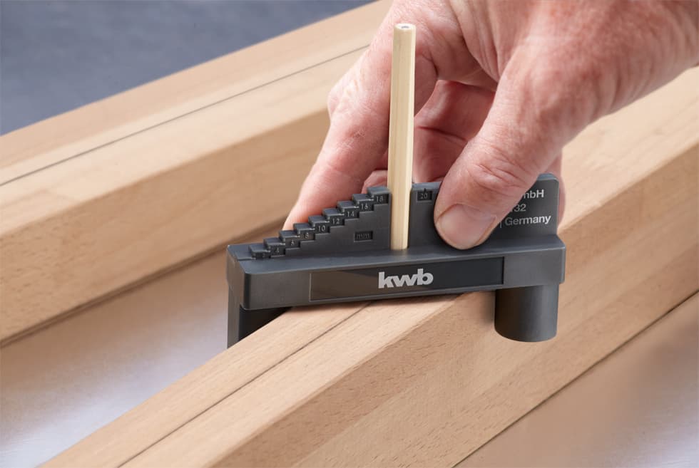  KWB 49757800 pronalazač sredine predmeta, sa olovkom i metričkom skalom - slika 4