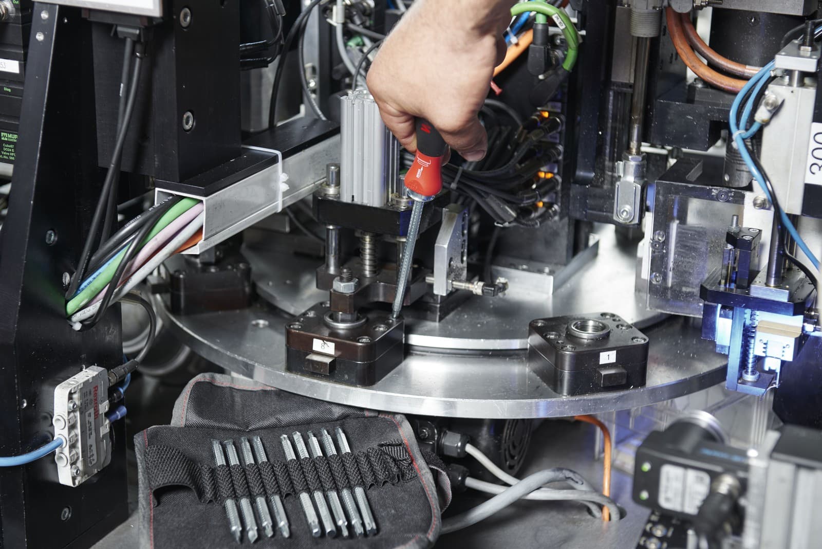 Wiha 27713 odvijač sa izmenjivim nastavcima, 13 delova, sa torbicom, 4-13mm - slika 7