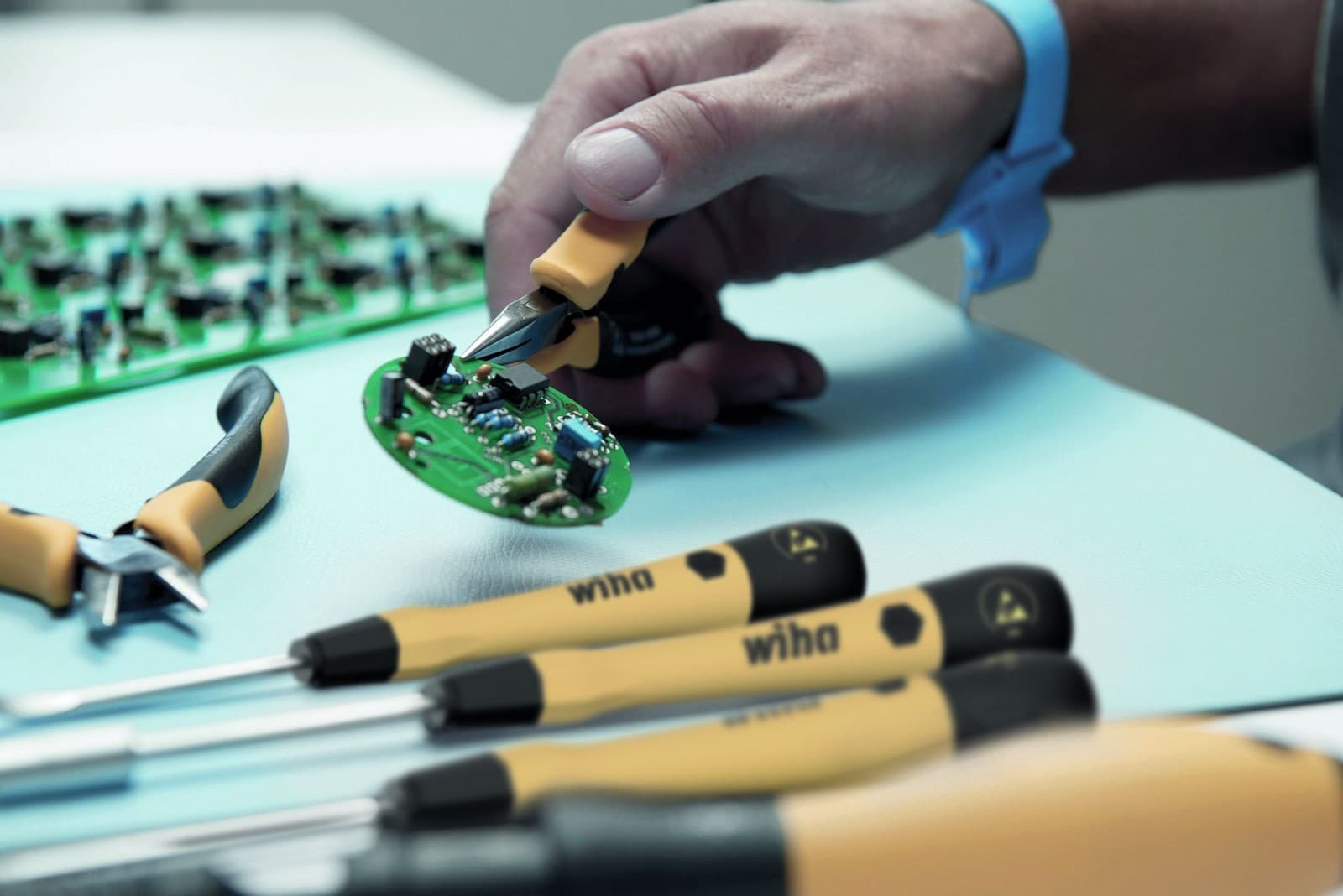 Wiha 33507 set ESD klešta, 4 dela, sa torbicom - slika 4