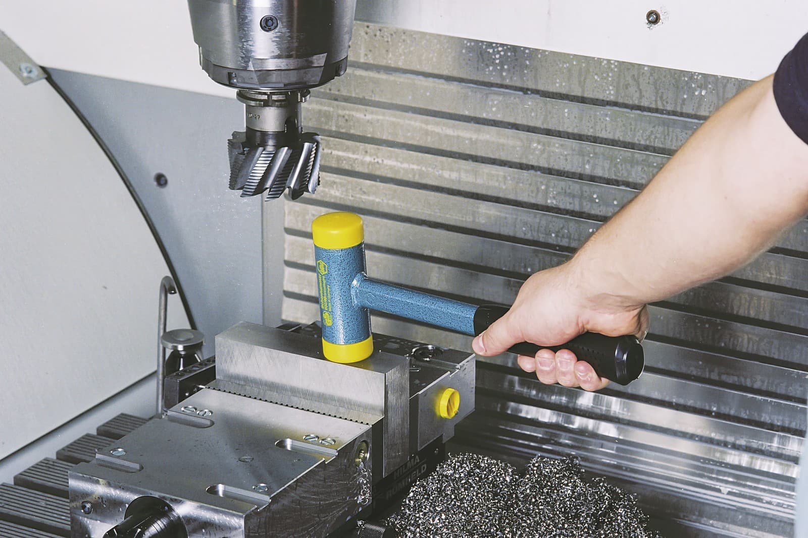 Wiha 02129 Gumeni čekić, srednje tvrdi, čelična ručka, mrtvi udarac, 70 mm - slika 3