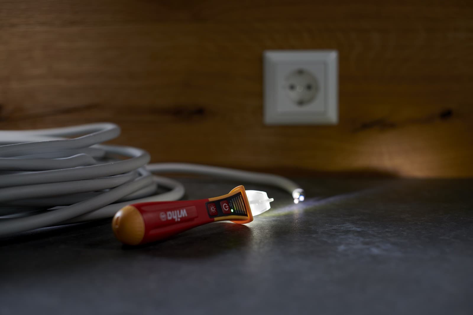 Wiha 43797 volt detektor, 12-1,000V AC, sa 2xAAA baterije - slika 4