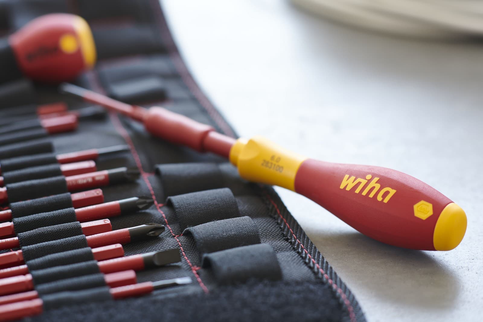 Wiha 36068 Odvijač sa držačem bitova SoftFinish® električarski Slimvario - slika 6