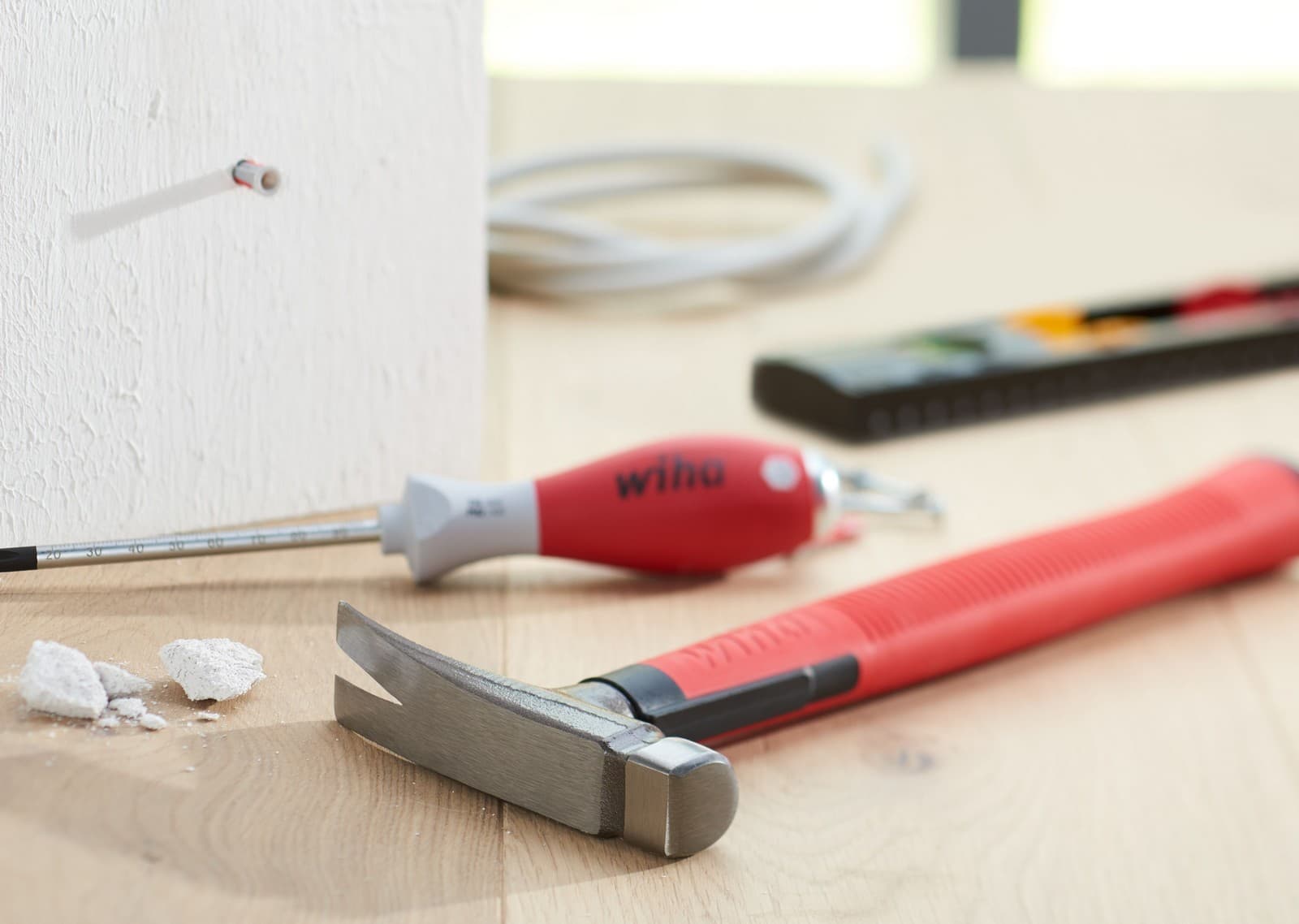 Wiha 42071 VDE izolovani čekić, 300 g, 283 mm - slika 2