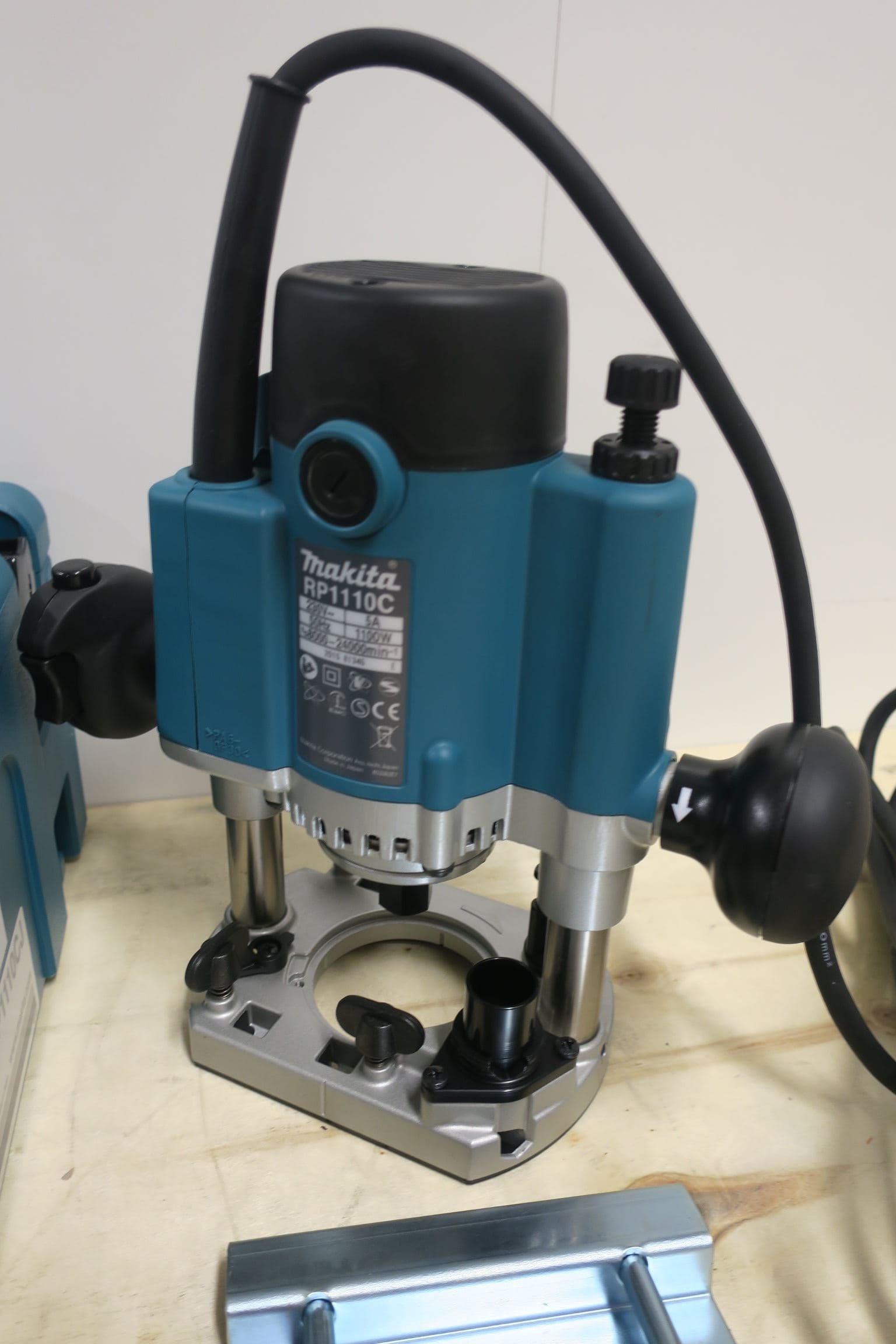 Makita RP1110C glodalica, 1.100W - slika 2