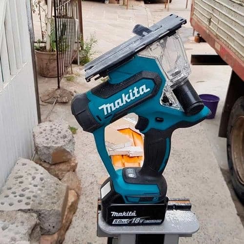 Makita SD100DZ Akumulatorska testera za gips, bez baterije i punjača - slika 3