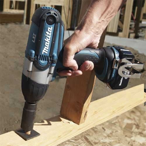 Makita DTW450Z Akumulatorski udarni zavrtač, bez baterija i punjača - slika 2