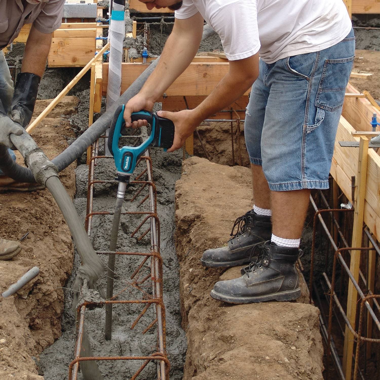 Makita DVR450Z Akumulatorski vibrator za beton, bez baterija i punjača - slika 2