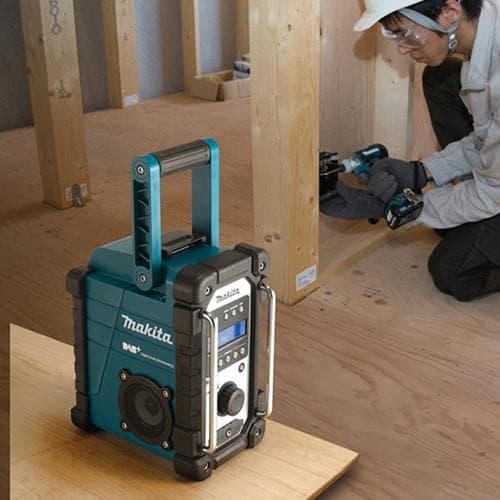 Makita DMR110 Akumulatorski radio, 7.2V -18V / AC - slika 2