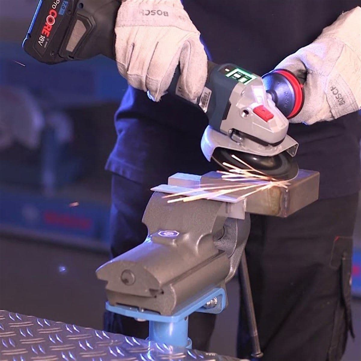 Bosch GWS 18V-10 SC Akumulatorska ugaona brusilica, 1x6.0Ah, 1x8.0Ah - slika 6