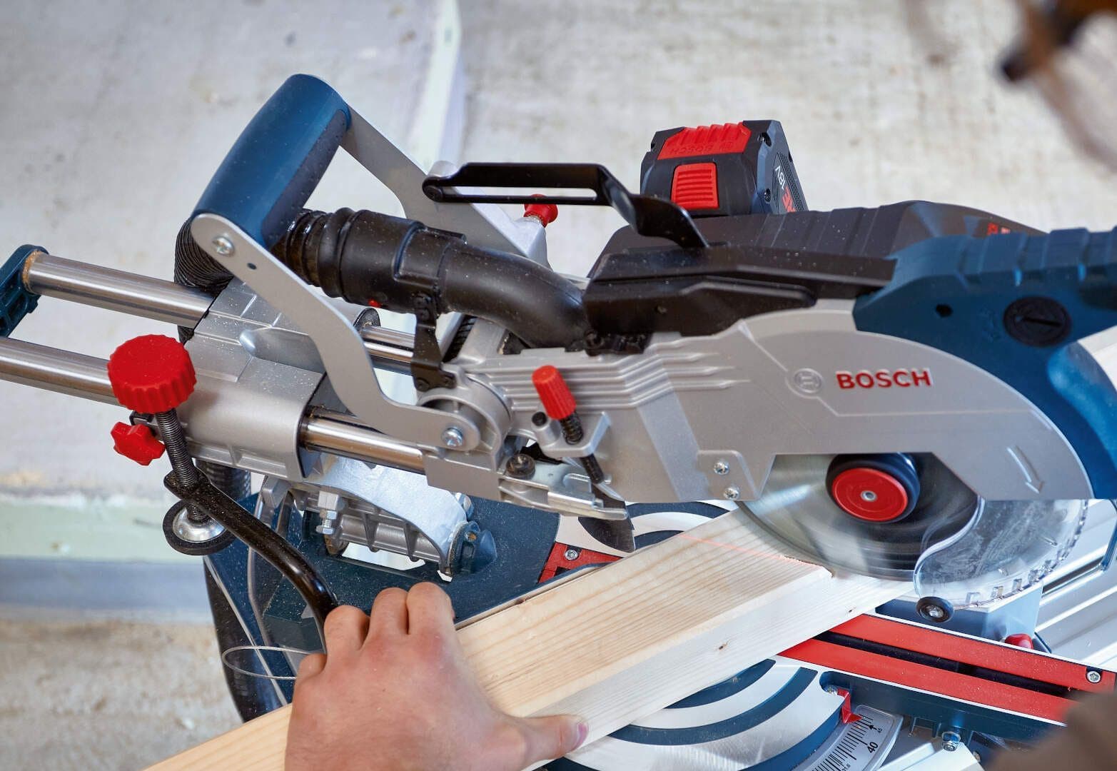 Bosch GCM 18V-216 Biturbo Akumulatorska potezna stacionarna testera - ger, 2x8.0Ah - slika 4