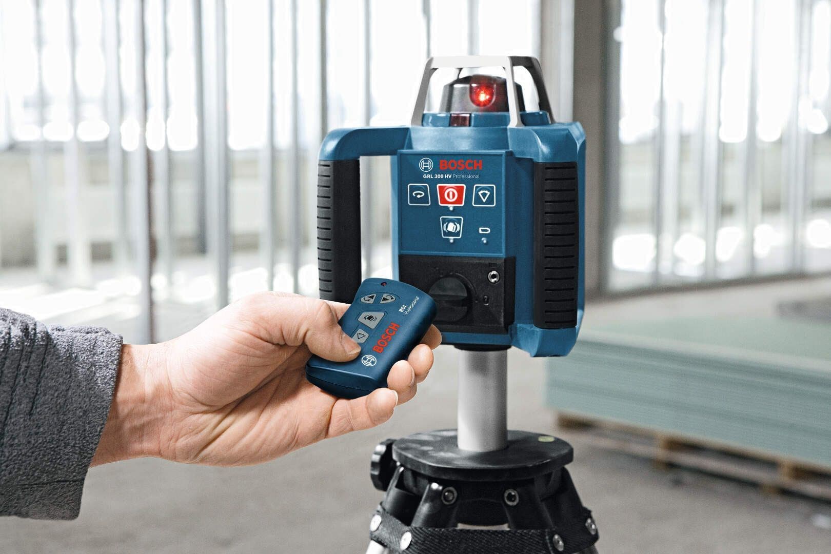 Bosch GRL 300 HV + BT 300 HD + GR 240 Rotacioni laser + stativ + merna letva + prijemnik - slika 13
