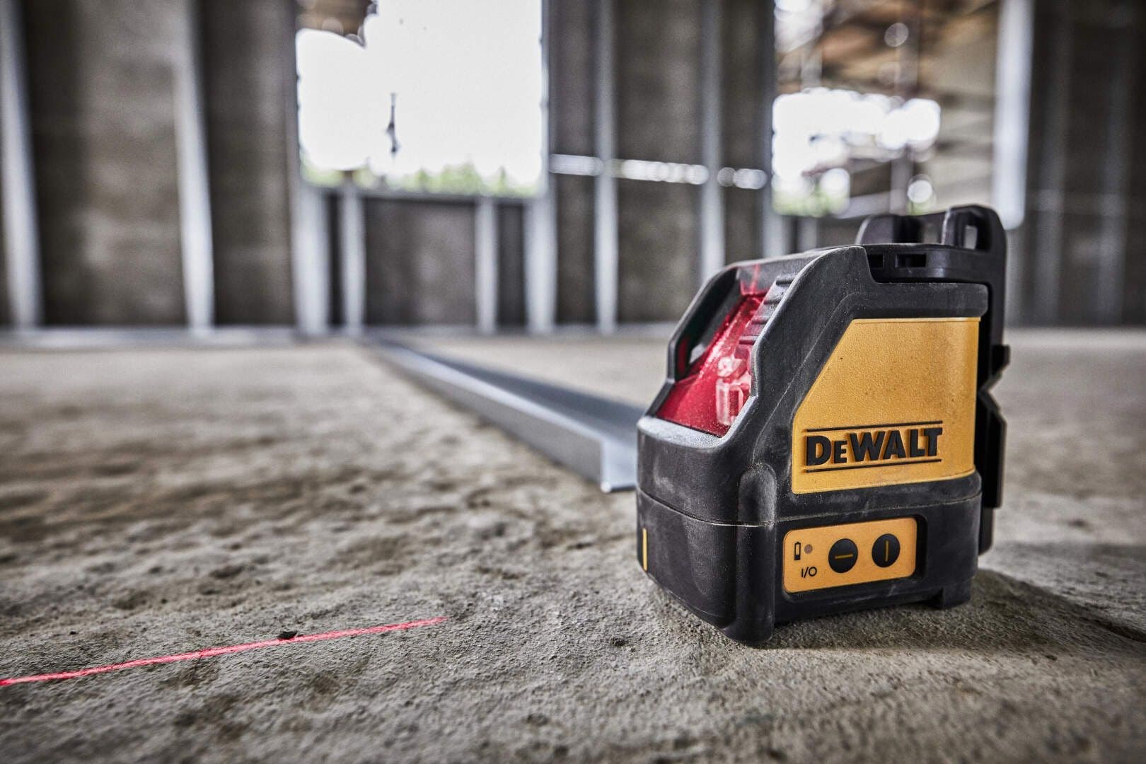 DeWalt DW088K laser za linije, sa nosačem, 15m - slika 7