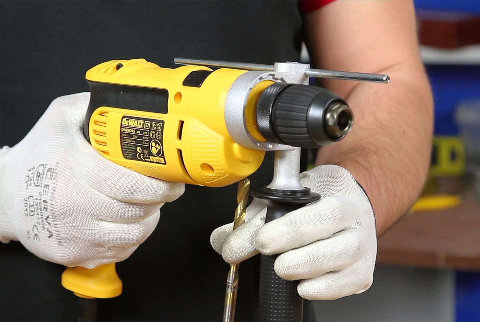 DeWalt DWD024S Udarna bušilica, 650W - slika 2