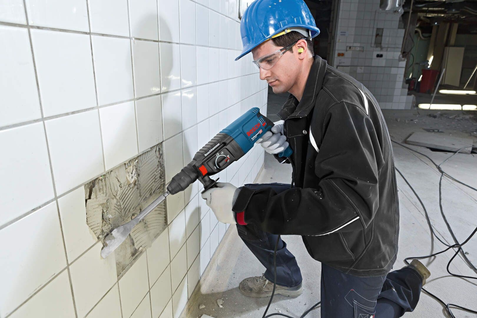 Bosch GBH 2-26 F Elektro-pneumatski čekić + 6-delni set sds-plus burgija, 830W - slika 2