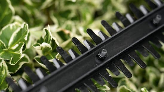 Bosch AdvancedBrushCut Akumulatorske makaze za živu ogradu 18V-44-11, 1x2.0 Ah 0600849H07 - slika 4