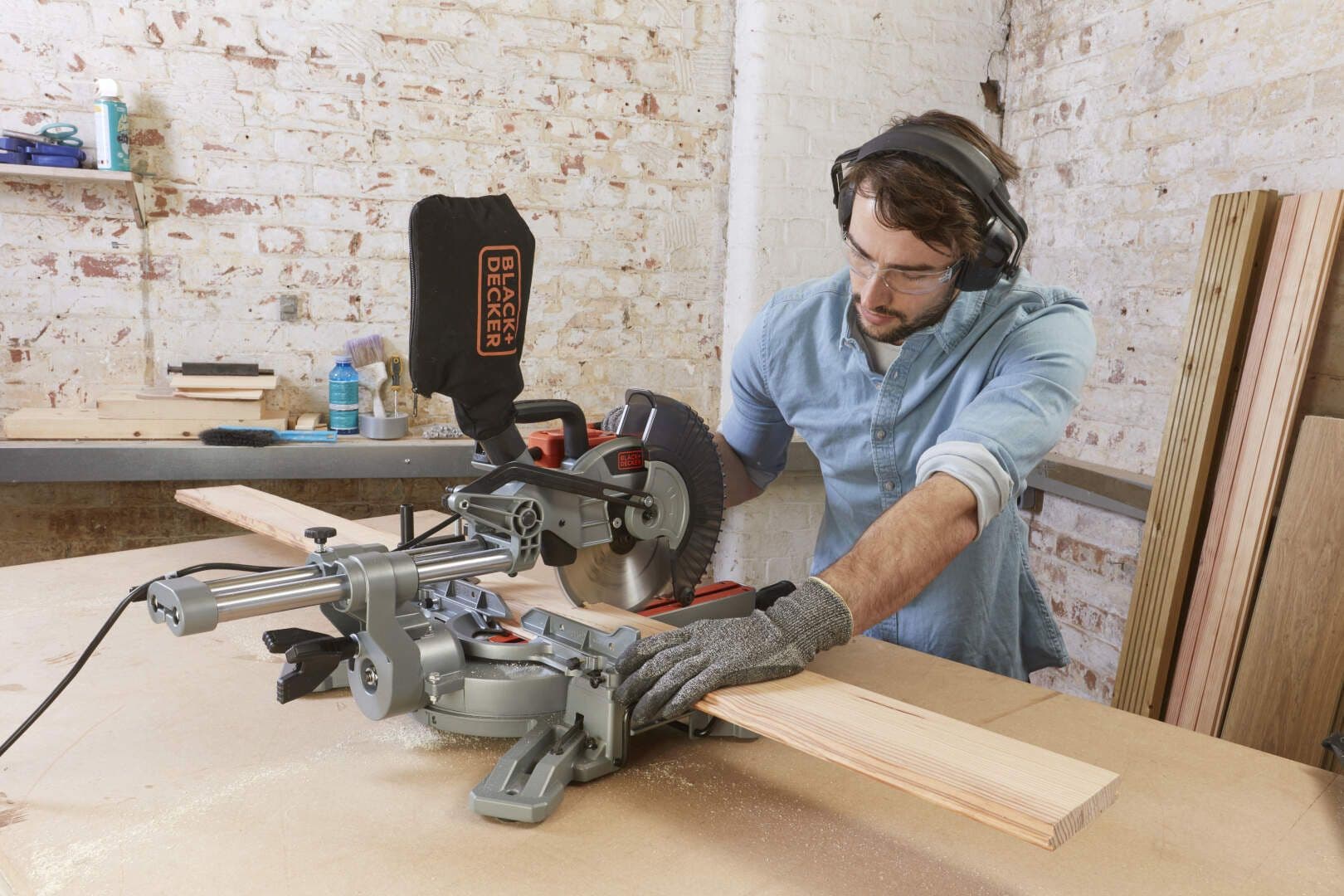 Black&Decker BES700 Stacionarna potezna kružna testera, 216mm 1600W - slika 2