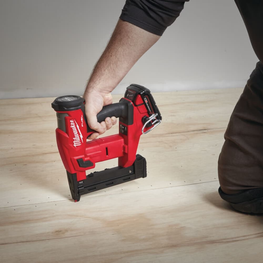 Milwaukee M18FNCS18GS-202 Akumulatorska heftalica 18V 2x2.0Ah - slika 4