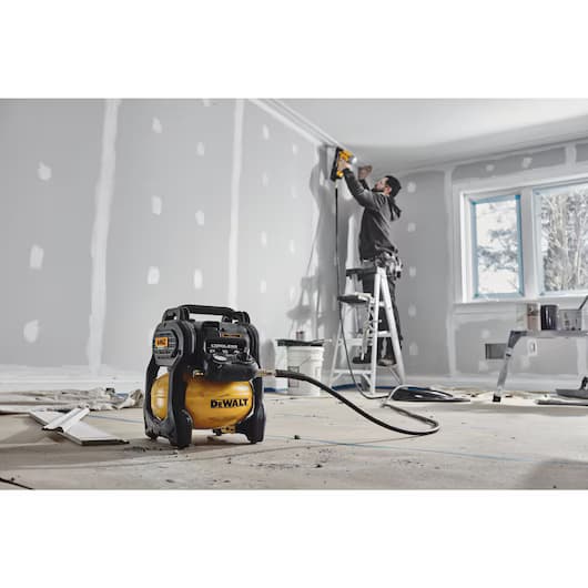 DeWalt Aku kompresor 18V 9.7 bar, bez baterije i punjača - slika 10