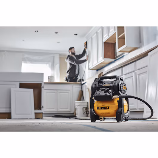 DeWalt Aku kompresor 18V 9.7 bar, bez baterije i punjača - slika 7