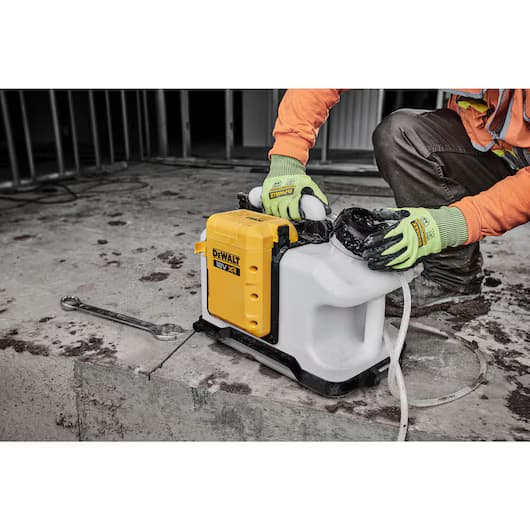 DeWalt DCE6820N Aku rezervoar za vodu 18V XR, bez baterije i punjača - slika 4