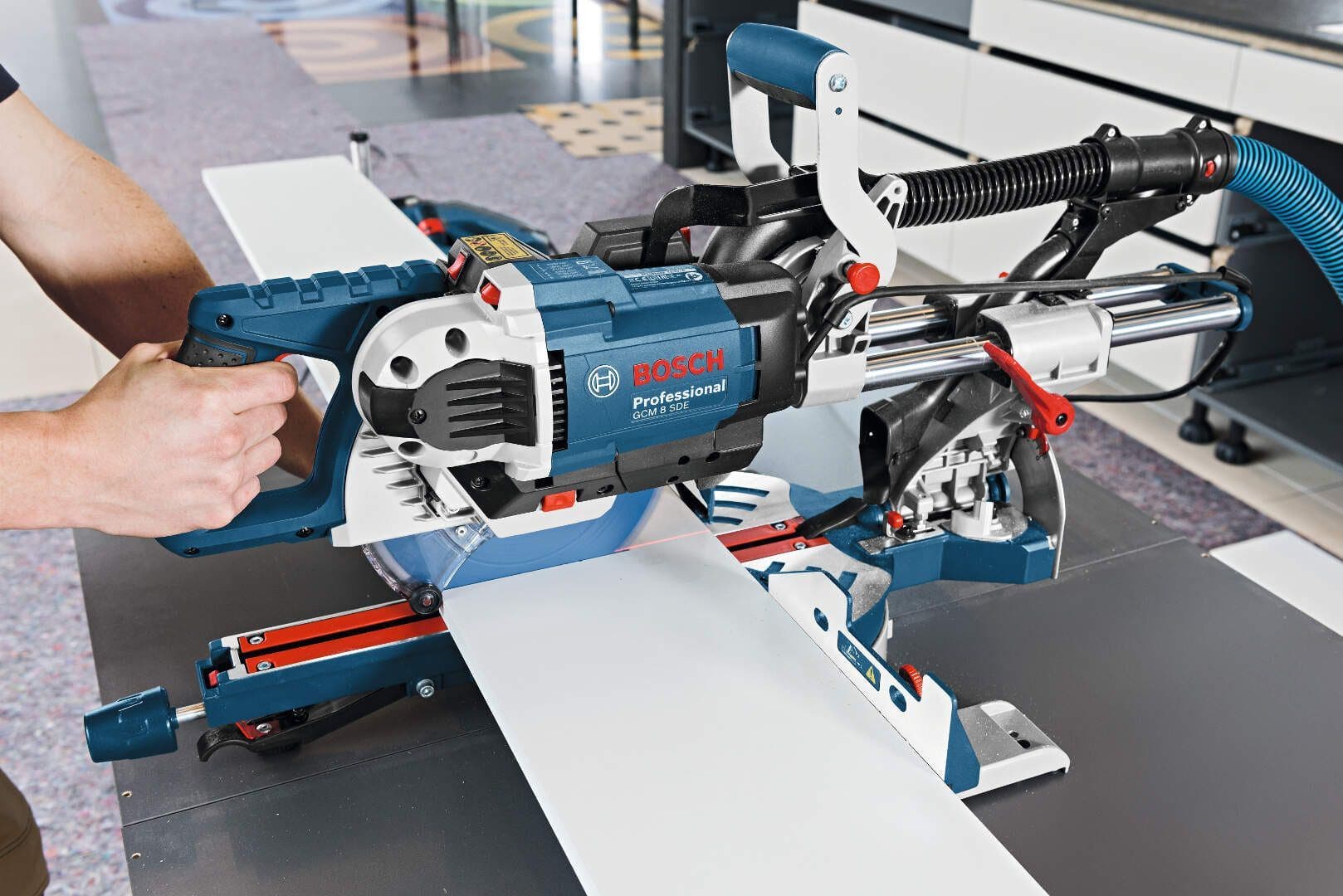 Bosch GCM 8 SDE Stacionarna potezna kružna testera, 1.600W - slika 9