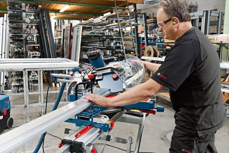 Bosch GCM 12 SDE Stacionarna potezna kružna testera / potezni ger, 1.800W - slika 4