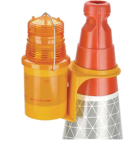 Držač namenjen montiranju MaxiLite lampe na JSP čunjeve i barijere i MicroLite lampe na JSP barijere (LUM000-000-200)