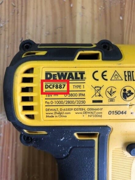 Kako pronaći model, serijski broj i datumski kod na DeWALT mašinama