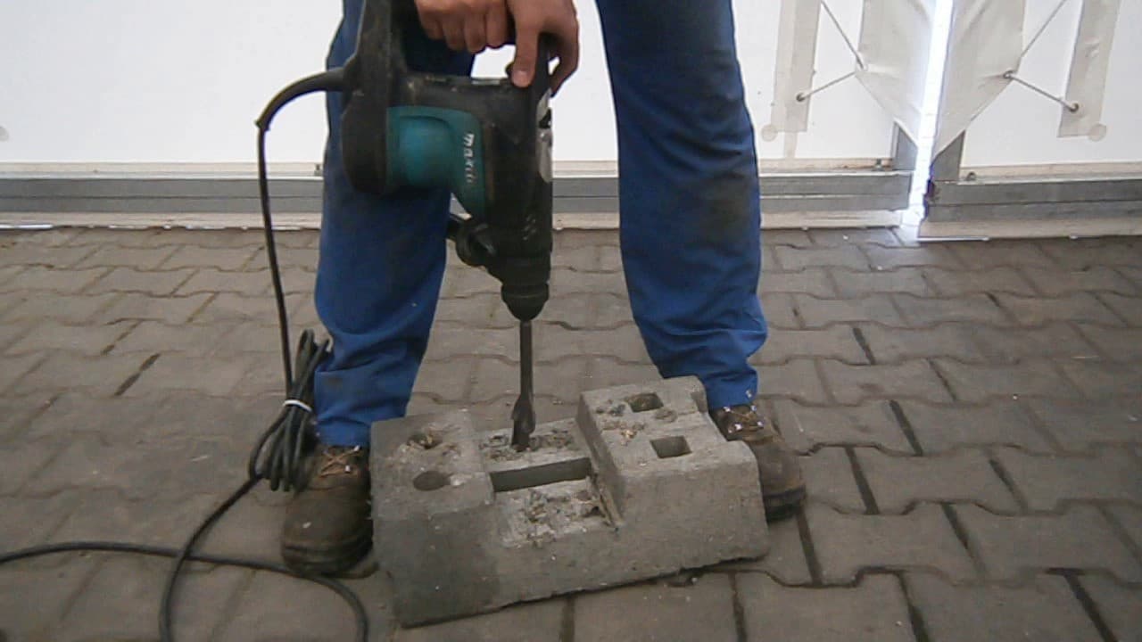 Makita HR3200C Čekić-bušilica, 850W - slika 2