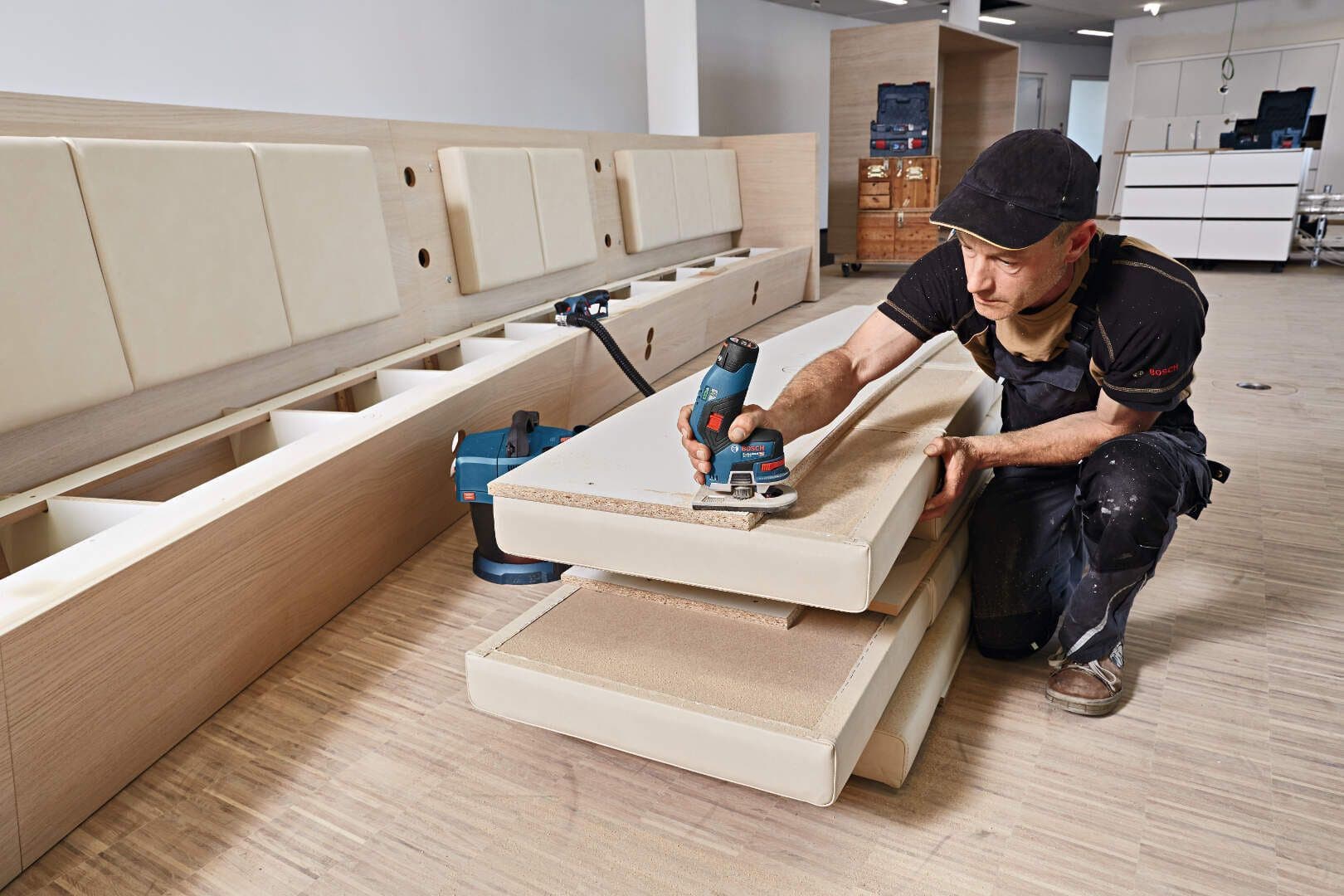 Bosch GKF 12V-8 Akumulatorska glodalica, 2x3.0Ah - slika 15