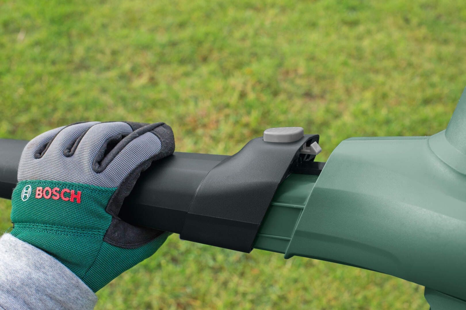 Bosch UniversalGardenTidy Usisivač-duvač lišća, 1.800W - slika 3