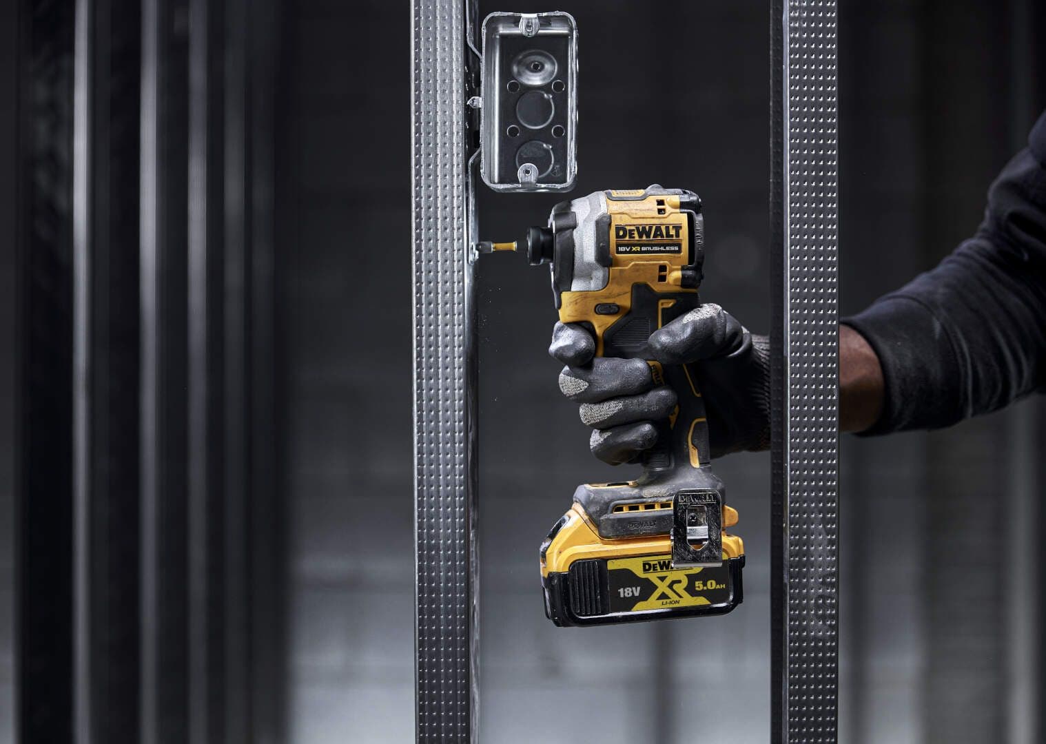 DeWalt DCF850P2T Akumulatorski udarni odvrtač 18V, 2x5,0 Ah XR + T-STAK kofer - slika 7