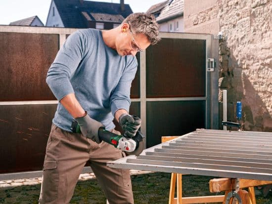 Bosch UniversalGrind 18V-75 Akumulatorska ugaona brusilica mala 125mm, bez baterije i punjača 06033E5002 - slika 3