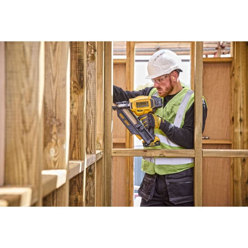 DeWalt DCN930P2 akumulatorski pištolj za eksere, 18V, sa 2x5.0Ah baterije i punjačem, u koferu - slika 4